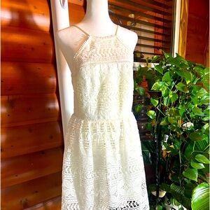 Trina Turk Women's white lace fully lined halter dress size 6 .